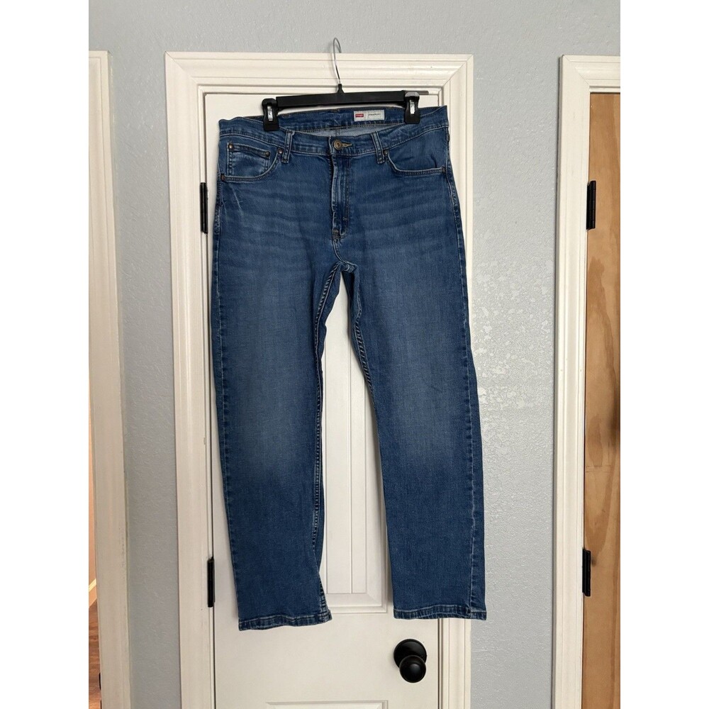 Wrangler Jeans Mens Size 34X30 Blue Athletic Fit Straight Leg Stretch Faded Pant